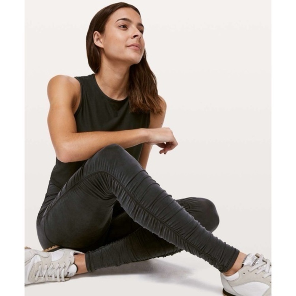 Lululemon Into Something Good Tight *28" Black Size 4 Ruched Scrunch Leggings